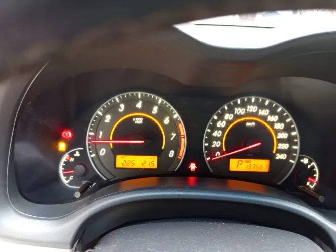 Toyota Corolla GLI 1.8 Flex 16V Mec. 2013