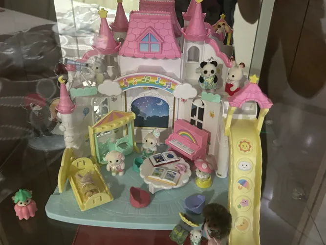 Castelo ensolarado sylvanian families com Ciel