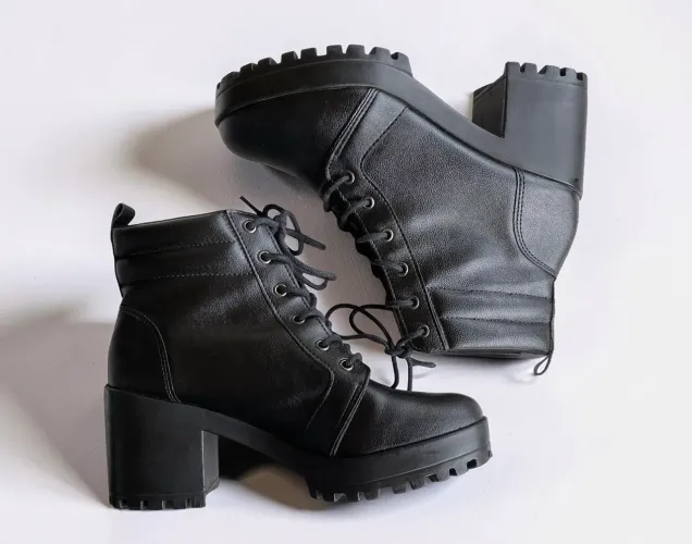 bota feminina marca gigil cor preta tamanho 38