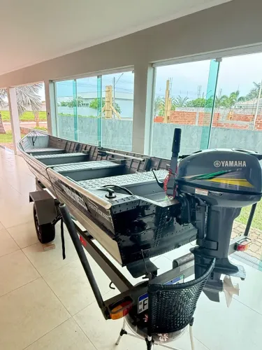 BARCO 6 METROS ALUMÍNIO + MOTOR YAMAHA 15 HP + CARRETINHA NOVA