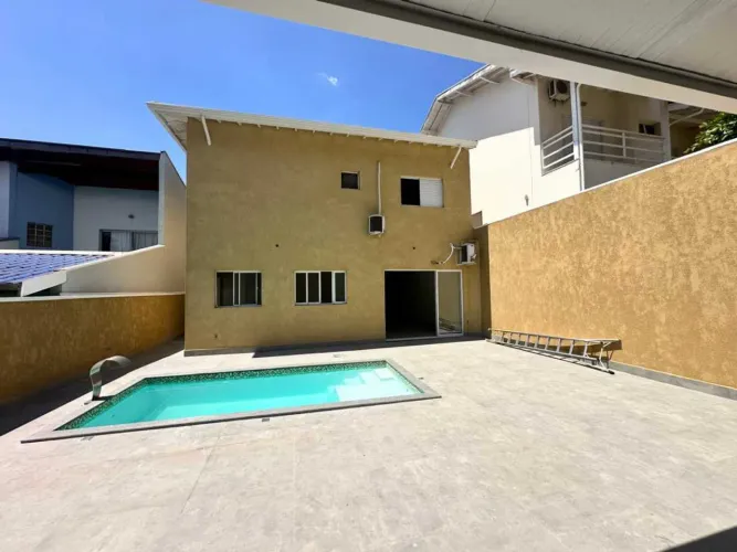 Casa sobrado com 3 quartos a venda no condomínio Vila di Treviso na cidade de Vinhedo - SP