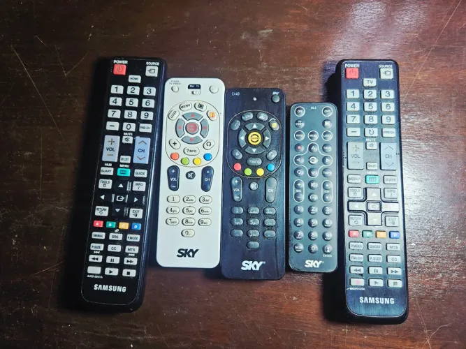 Conjunto de 5 Controles Remotos - Pronto para Uso