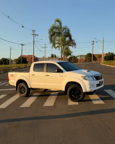 Toyota Hilux CD D4-d 4X4 3.0 TDI Dies. Mec. 2014