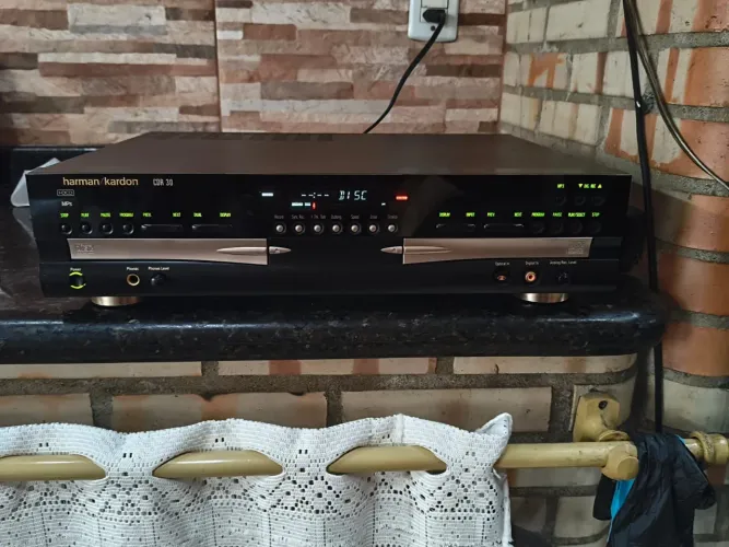 REPRODUTOR E GRAVADOR D3 CS HARMAN KARDON CDR 30