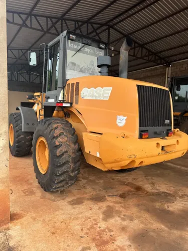 Pá carregadeira 621D, ano 2013, em excelente estado 