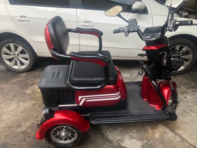 Triciclo elétrico 7000,0 p sair logo