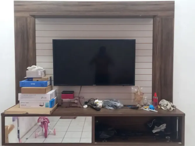 Vende-se um painel de parede pra tv