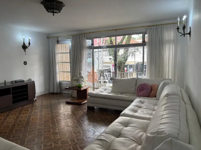 Sobrado Residencial / Comercial 231m² com 3 quartos, 1 suíte e 3 vagas para Locação no Tat