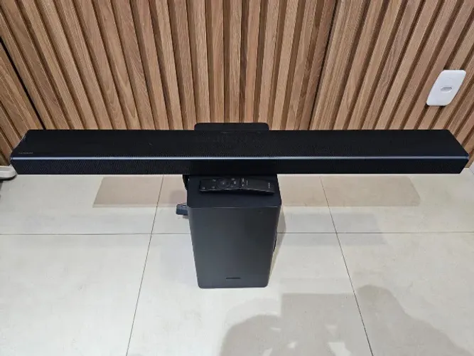 Vendo Soundbar Samsung HW-Q60T/ZD Bluetooth, 5.1 canais, 360W de potência RMS e subwoofer