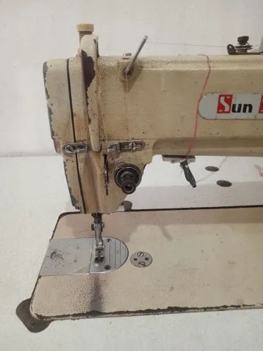 Máquina de costura RETA