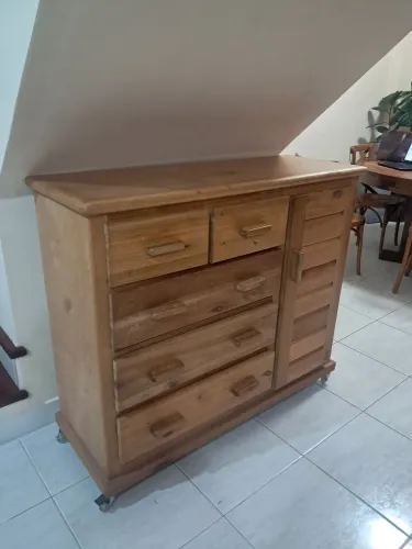 Cômoda de madeira