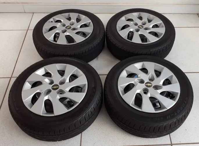 Jogo de Rodas 4x100 Aro 15 com pneus Novos Onix Prisma Celta