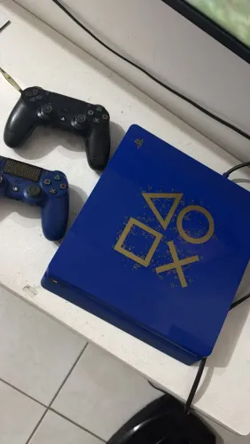 PS4 1TB - EDIÇÃO PREMIUM LIMITADA - 2 CONTROLES ORIGINAIS 