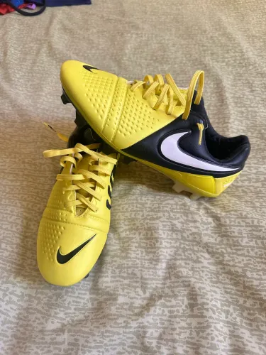 CHUTEIRA NIKE CTR360 CAMPO