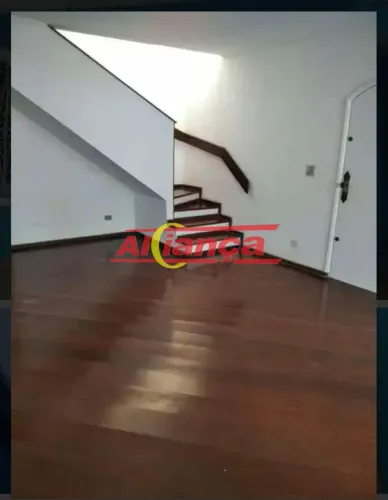 Amplo sobrado na Vila Rosália de 147m2 com 3 quartos, lavabo, 2 banheiros, sala, cozinha,