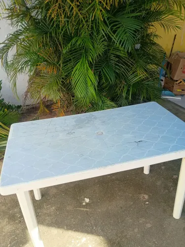 Mesa de plástico desmontável com 6 cadeiras
