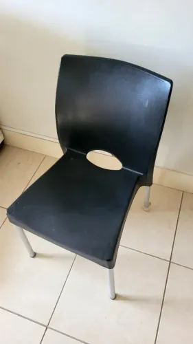 Cadeira de Plastico Desmontavel