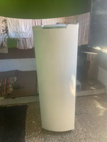 Geladeira cônsul compacta