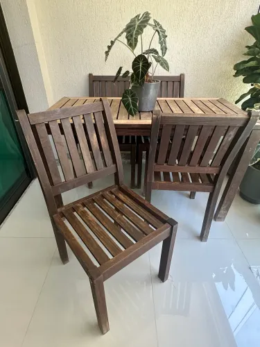 Mesa de madeira maciça Tok&Stok