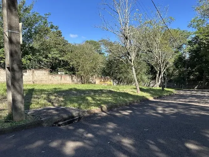 Terreno 606m2 em condomínio fechado