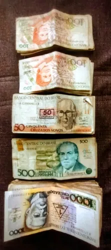Cédulas e moedas antigas