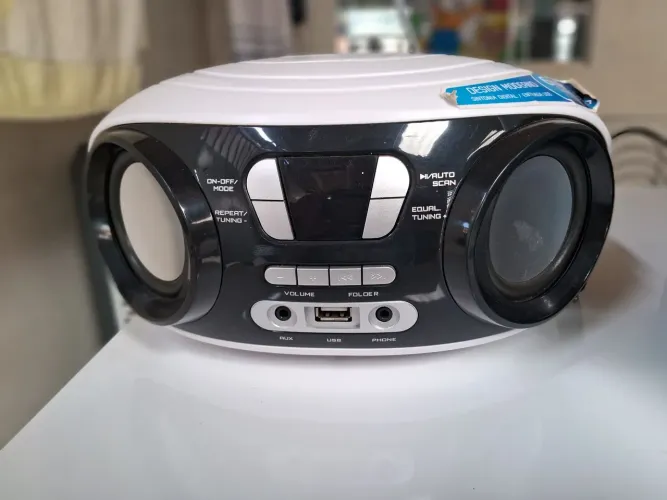 Rádio boombox com entradas USB,Pendrive,etc.