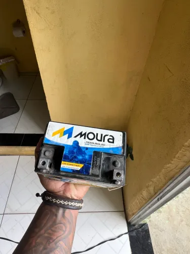 VENDO BATERIA MOURA 5W 50 reais