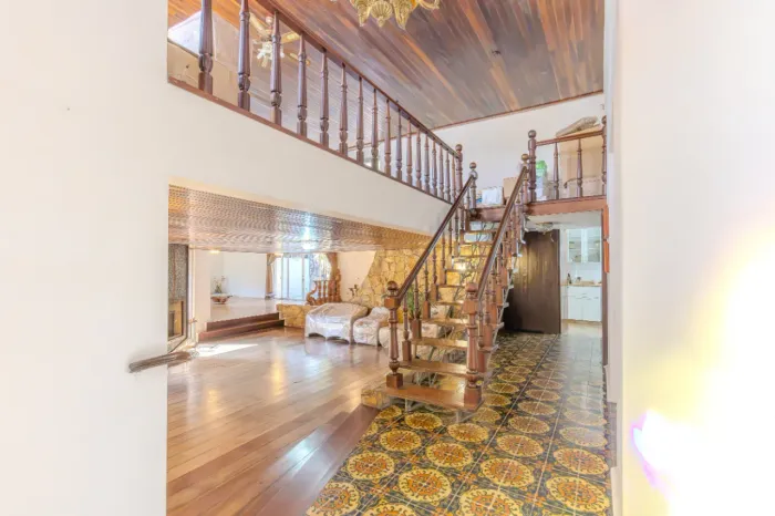 Casa para venda em Alto de Pinheiros com 4 quartos, sendo 2 suítes, 453m²