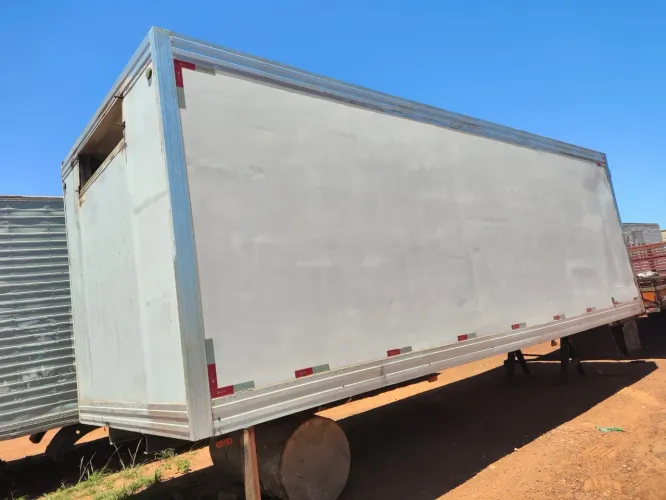 Baú para caminhão trucado 7.80 metros de comprimento 