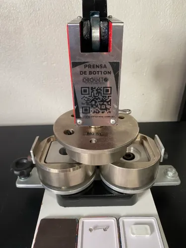 Vendo máquina prensa de ima de geladeira quadrada profissional Chigueto 51x51