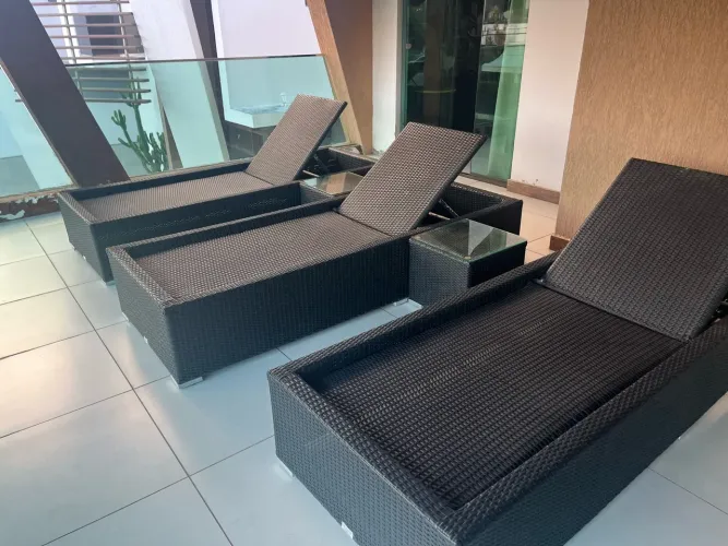 Espreguiçadeira e mesa CABANNA