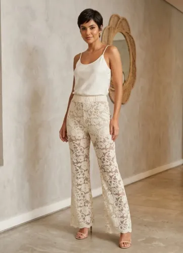 calça flare em renda