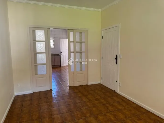 Imóvel para aluguel tem 130 metros quadrados com 3 quartos