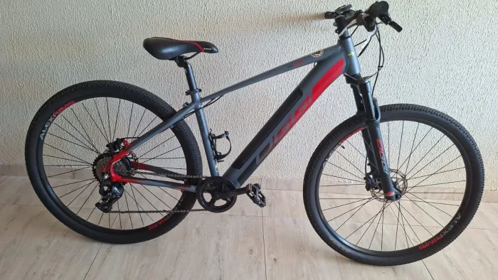 Vendo bicicleta elétrica oggi 8.0s semi nova