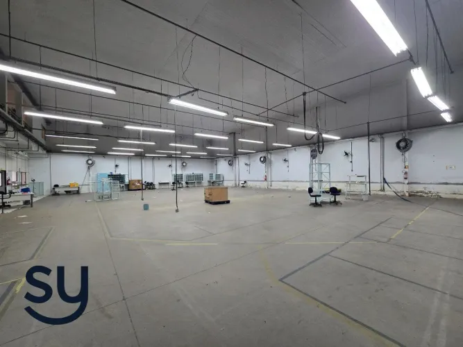 Ótimo pavilhão com 2.000 m² de área privativa no Navegantes em Porto Alegre.
