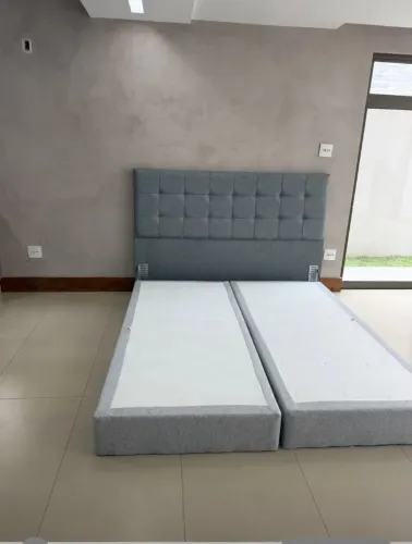 Base de cama King orthocrin + cabiceira de cama em excelente estado