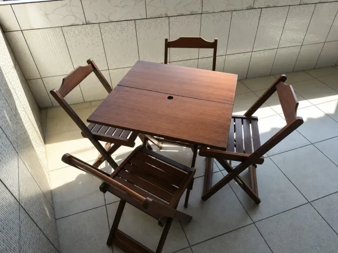 Mesa de madeira nova!