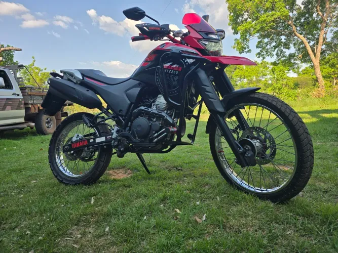 Vendo lander 250cc 2022 2023
