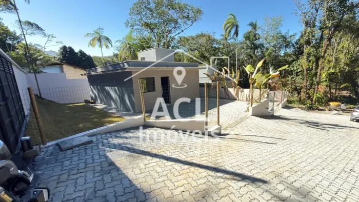 CASA NOVA PARA VENDA OU LOCAÇÃO EM CAMURI NO PIAVU