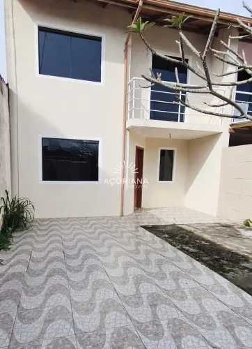 Casa com 3 quartos e Pátio Privativo em Alto Ribeirão da Ilha