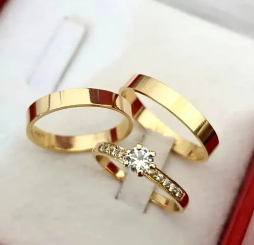Par de Alianças Tungstênio Retas 4mm Ouro18K Banho + Solitário. Casamento - Promoção!