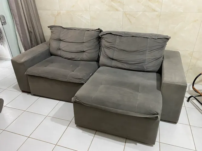 Sofá 5 lugares retrátil e reclinável marrom acinzentado suede