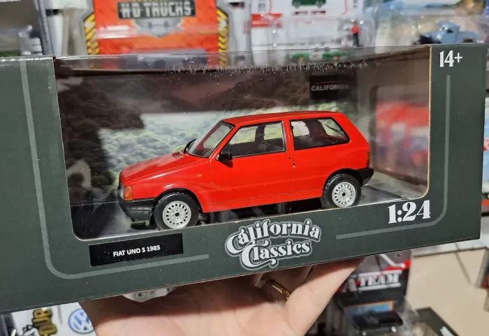 1:24 Miniatura 1985 Fiat Uno S Vermelho California Classics 17 Cm Metal Novo e Lacrado