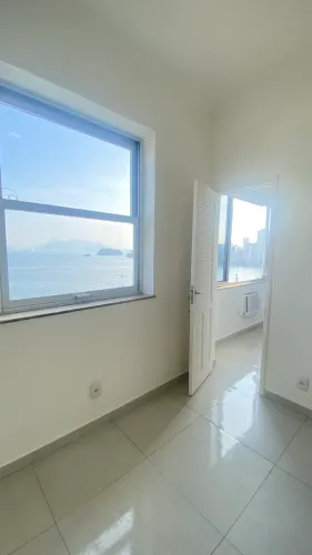 Aluguel apartamento reformado frente Praia de Icaraí 2 quartos