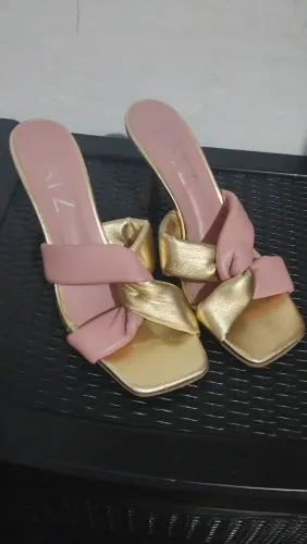 Tamanco Rosa com Dourado 