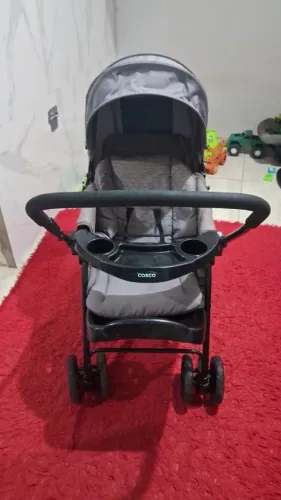Carrinho de bebê Cosco