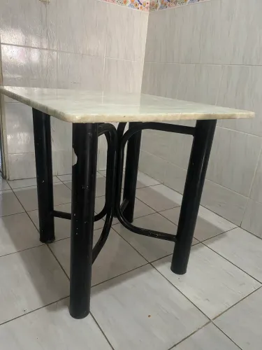 MESA DE MÁRMORE