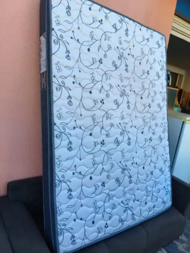 Colchão de casal de espuma bem novinho