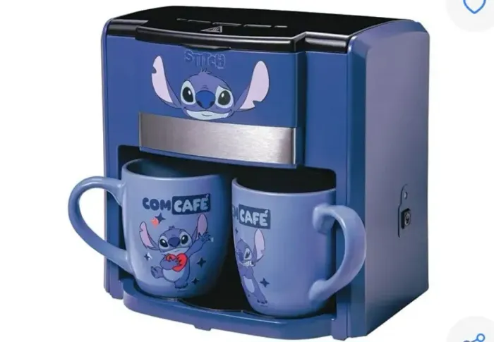 CAFETEIRA DO STICH FAZ CAFÉ COM 2 CANECAS PERSONALIZADAS