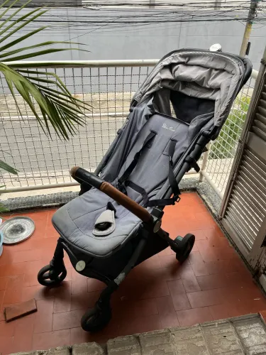 Carrinho de bebê Silver Cross Jet ideal para viagem